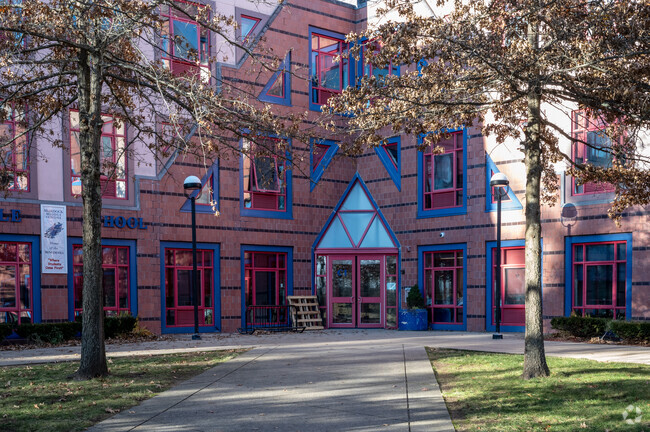 The front entrance for Murdock Middle School.
