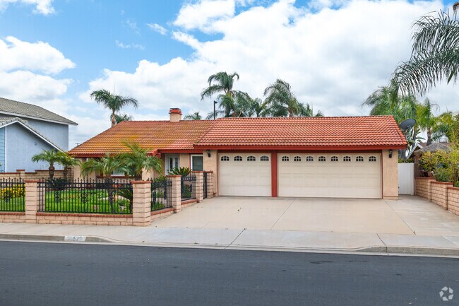 Single-story Spanish-style homes are found throughout Creekside.