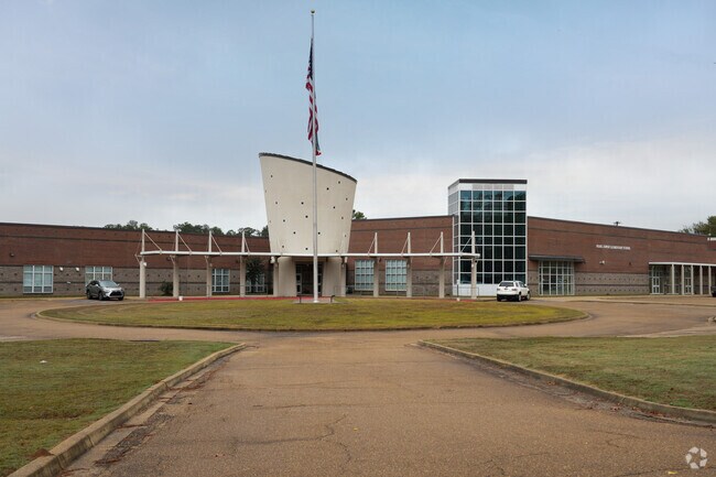 Pearl Lower Elementary in Pearl, MS, is a public school with 714 students in grades PK-1.