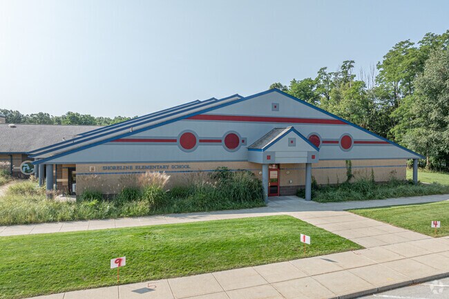 Shoreline Elementary School is located in Whitehall, Michigan.