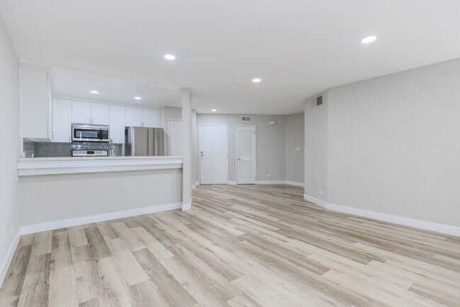 Loft Style Apartments for Rent!, Reseda, CA 91335 - photo 5