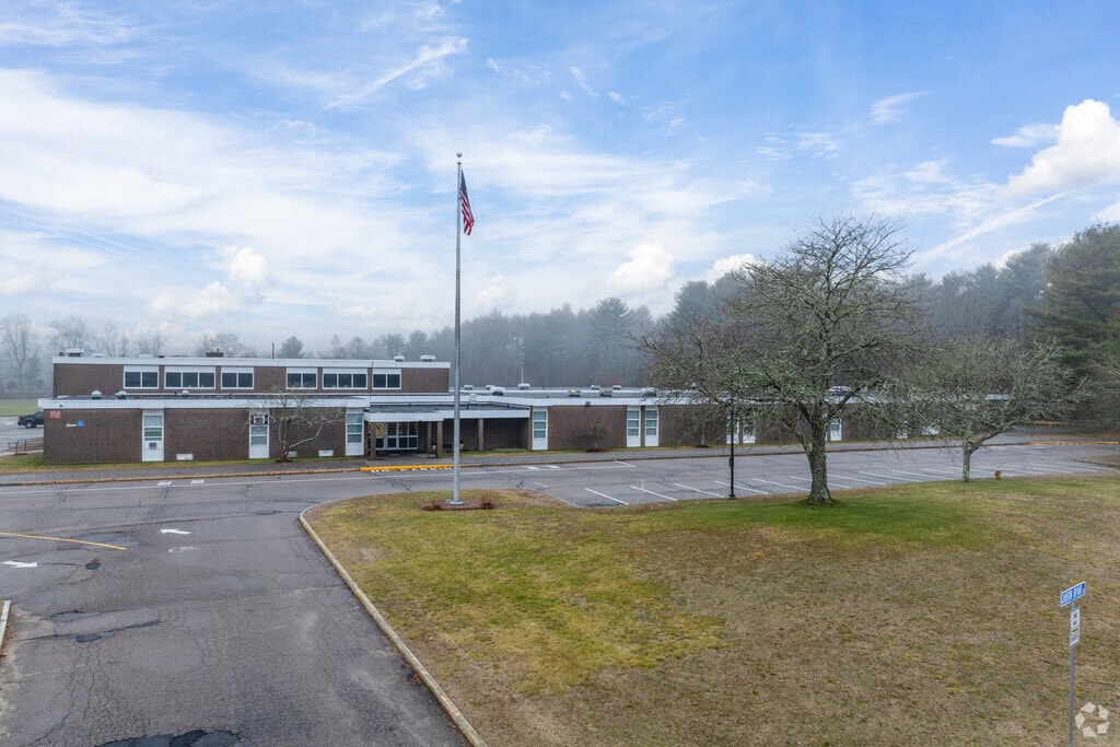 R. Stewart Esten Elementary School in Rockland was given an overall B- rating by Niche.