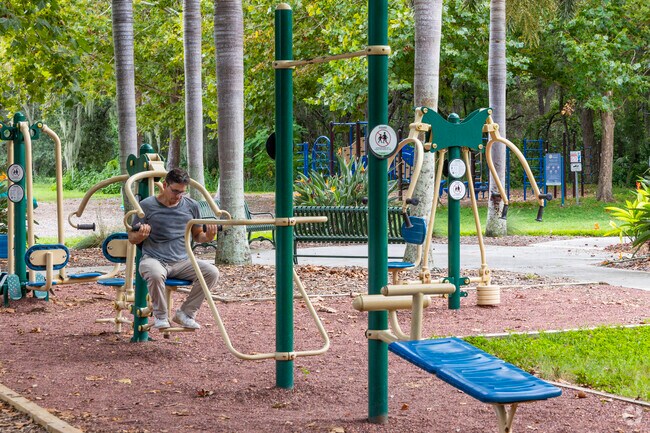 There are exercise stations at Largo Datsko Park.