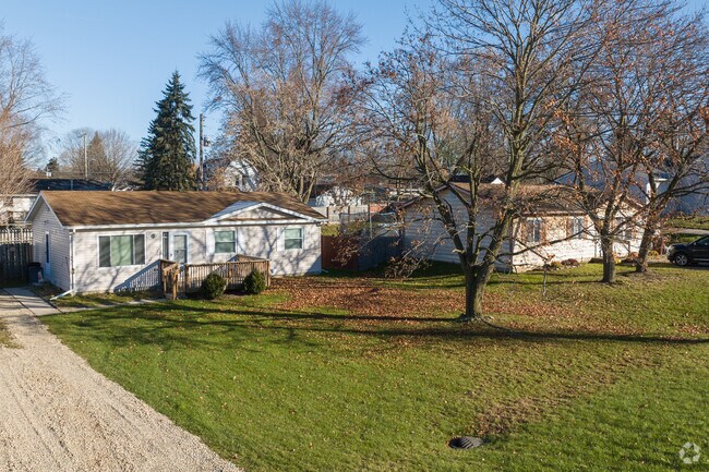 Ranch and Foursquare home styles are the most common in downtown Webberville.