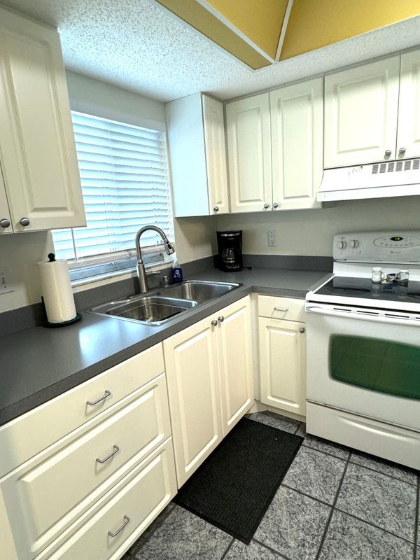 3719 Lake Bayshore Dr, Bradenton, FL 34205 - photo 3