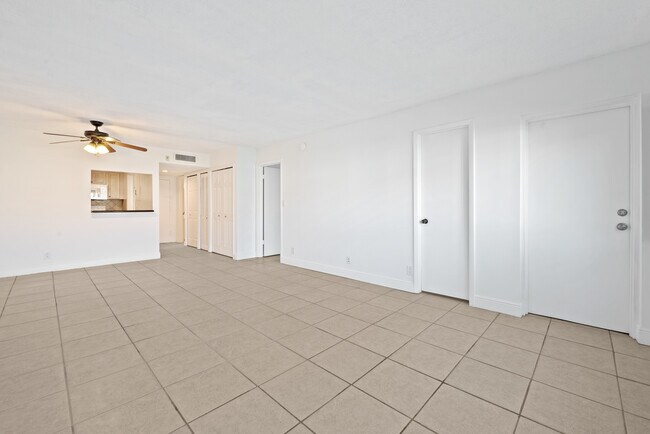 140 Lakeview Dr unit 103, Weston, FL 33326 - photo 7