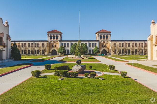 Murphy High School is a popular choice among many Downtown Mobile students.