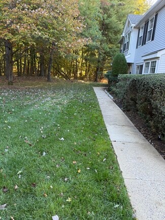 975 Lily Ct, Morganville, NJ 07751