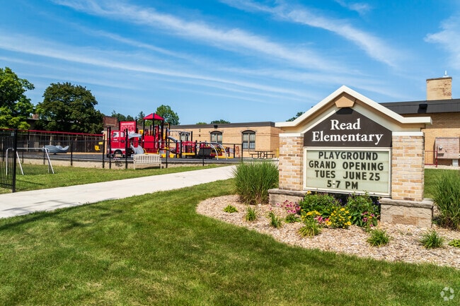 Read Elementary earns a C-plus on Niche.