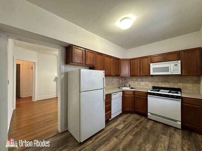 3722 N Sheffield Ave unit J06W, Chicago, IL 60613 - photo 2