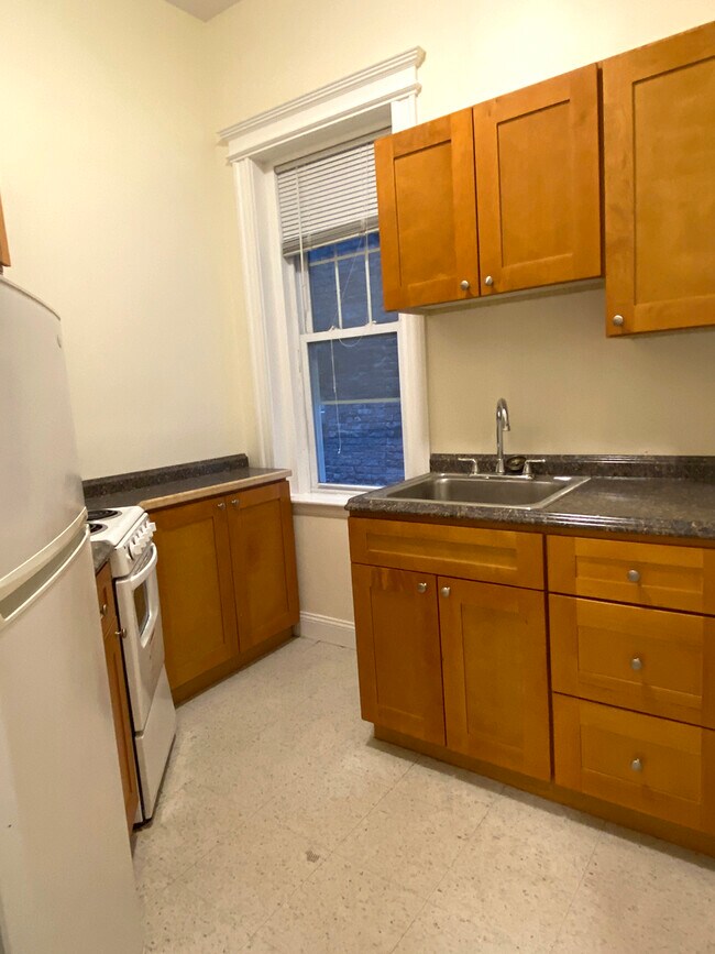 27 Park Dr unit 2, Boston, MA 02215 - photo 2