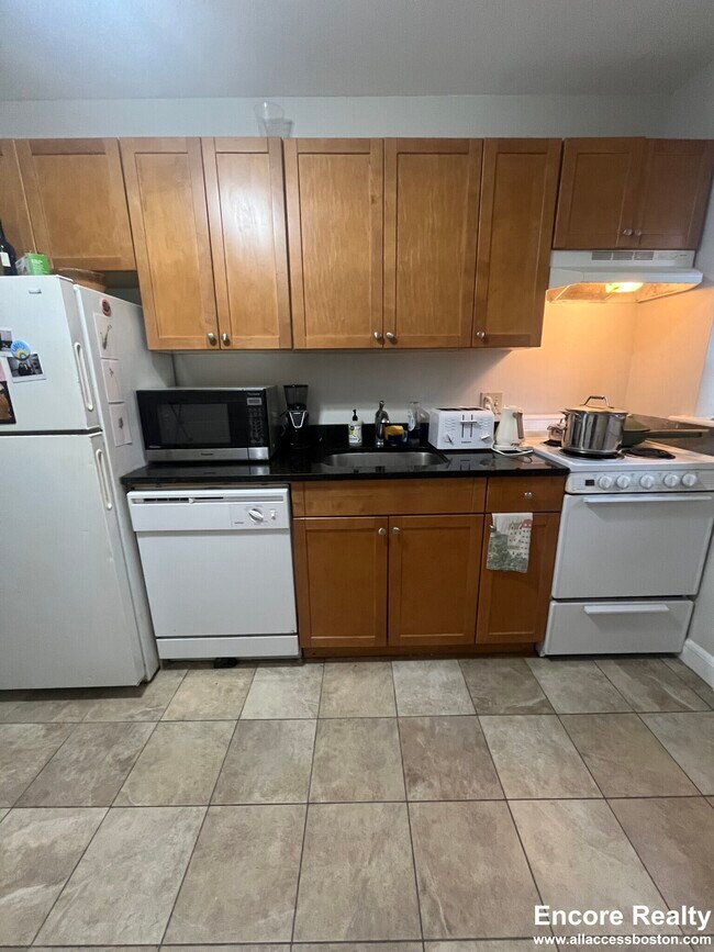 67 Chiswick Rd unit 10, Brighton, MA 02135 - photo 3