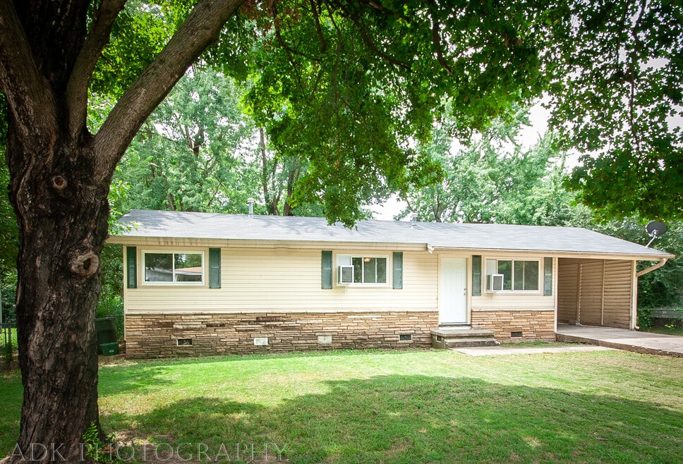 113 E Bertha St, Fayetteville, AR 72703 - photo 1