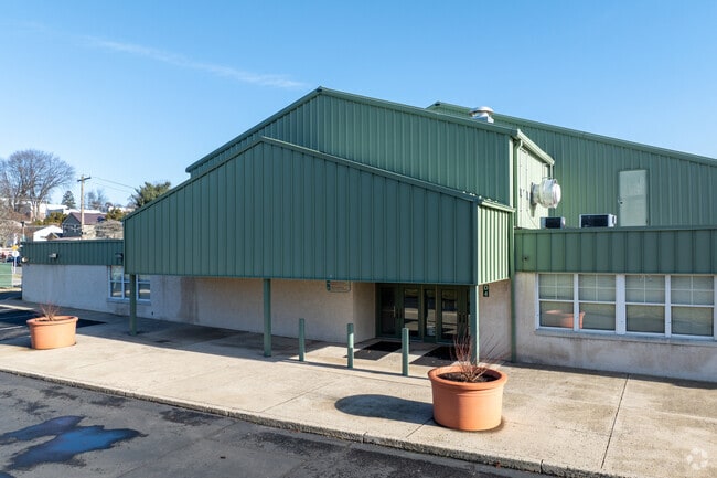 Calvary Christian Academy received a B+ rating from Niche.