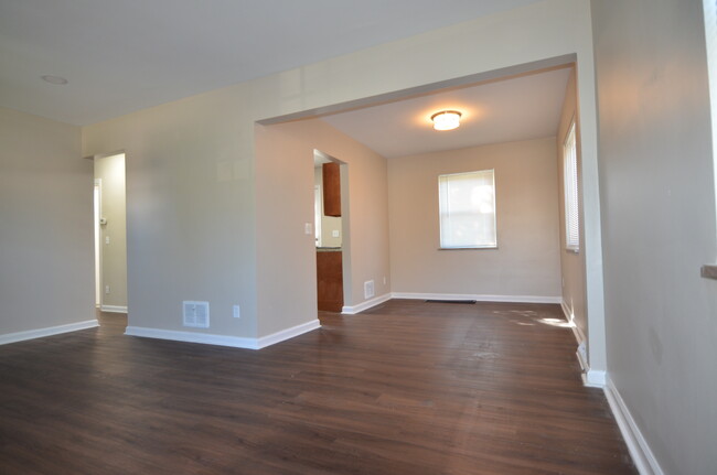 3569 Locust Ln, Cincinnati, OH 45238 - photo 3