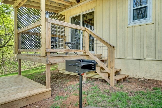 1004 Rock Castle Ln SE, Floyd, VA 24091 - photo 7