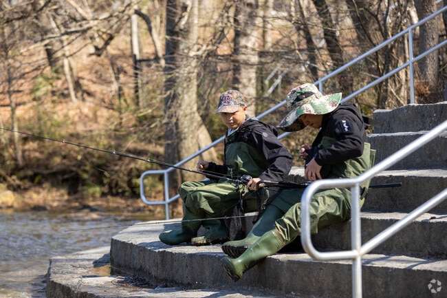 Having a causal day fishing the Chattahoochee at the waters edge in Jones Bridge Park.