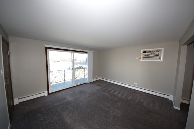 9422 S 78th Ct unit 2S, Hickory Hills, IL 60457 - photo 2