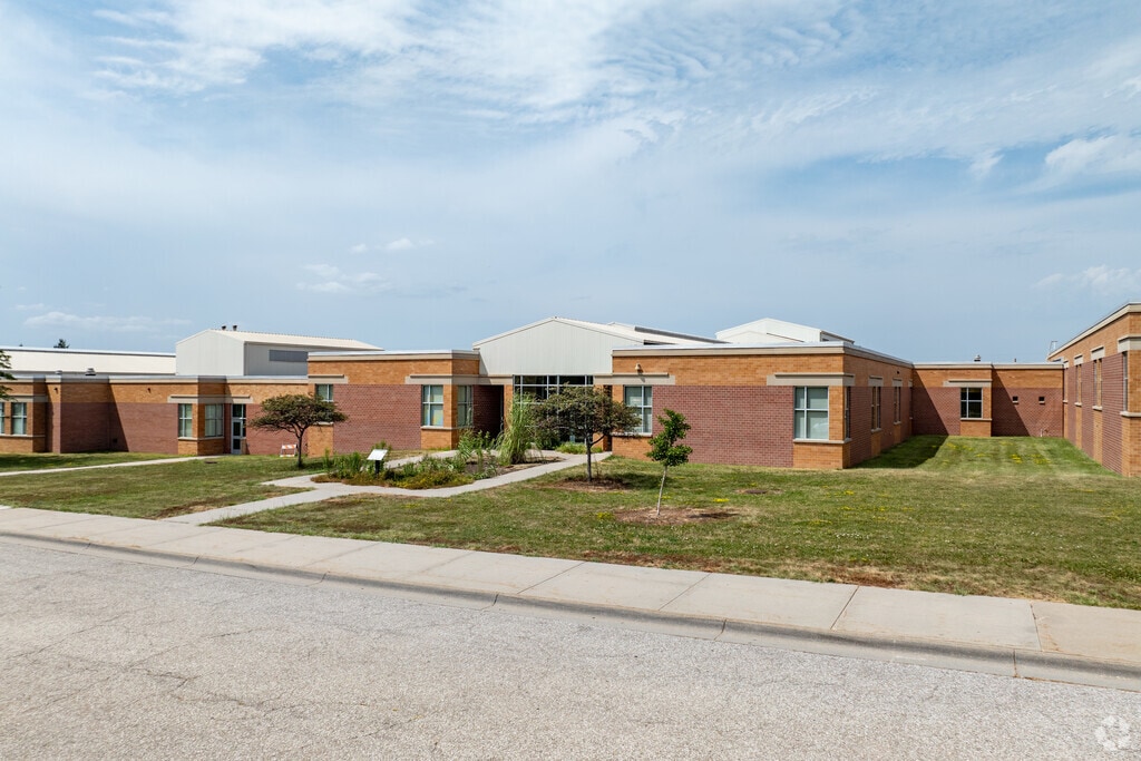 Lux Middle School serves students in grades 6-8.