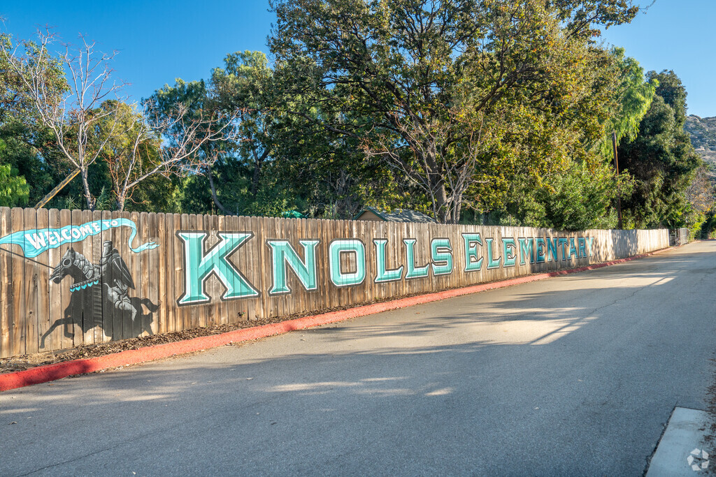 There is a large mural welcoming you to Knolls Elementary School in Simi Valley, Ca.