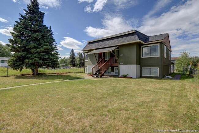 1330 Nelchina St unit 1348NelchinaSt, Anchorage, AK 99501 - photo 2