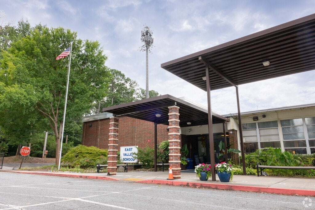 Main entrance to East Valley Elementary School in East Cobb, Marietta GA