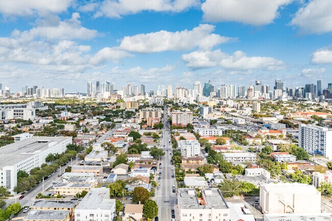 Riverside is just minutes away from Downtown Miami and Brickell financial center.