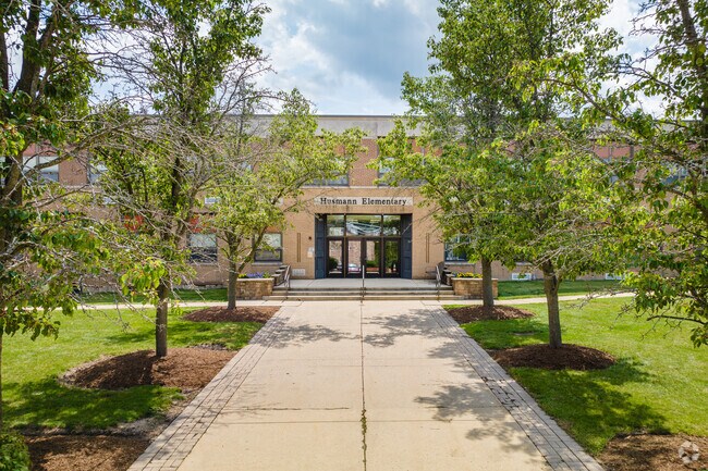 Husmann Elementary is a well rated public school in Crystal Lake, serving grades K-5.