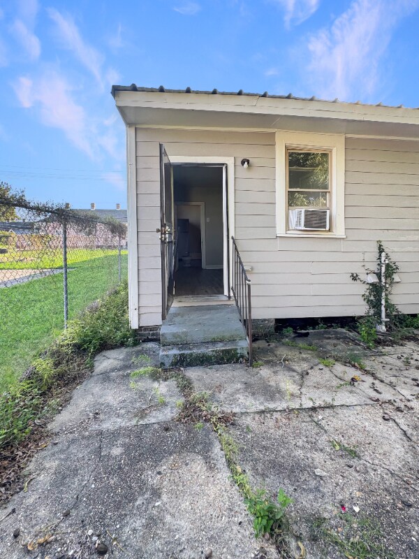 3159 Urquhart St, New Orleans, LA 70117 - photo 4