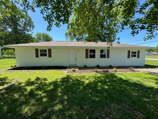 922 W Pearl St, Aurora, MO 65605