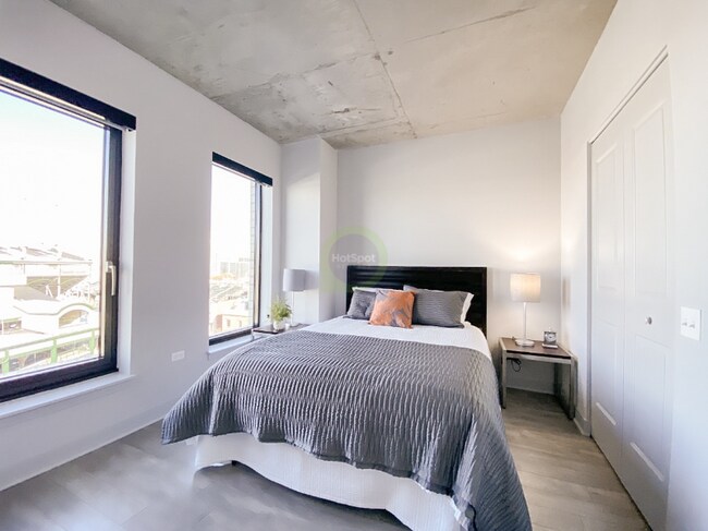 1035 W Addison St, Chicago, IL 60613 - photo 5