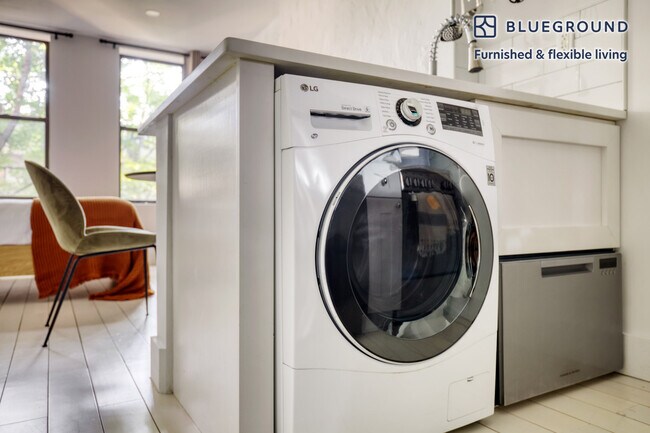 317 E 5th St unit FL3-ID878, New York, NY 10003 - photo 5