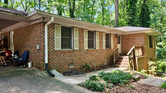 409 Maplecliff Dr, Stone Mountain, GA 30088