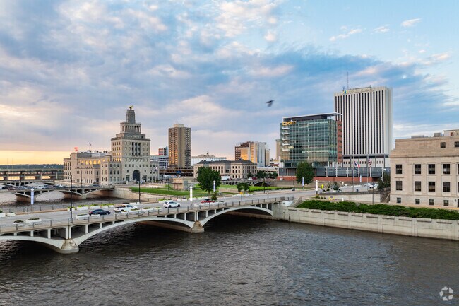 Downtown Cedar Rapids and all it has to offer is a 10 minute drive from Kenwood Park.