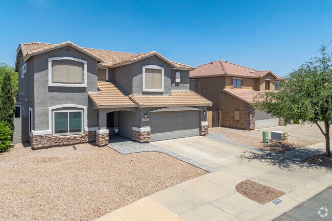Homeowners in The Villages at Queen Creek appreciate the integration of natural materials like stone and adobe, enhancing the Southwestern aesthetic.