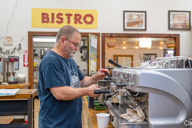 Bennett Urban Farm Store roasts coffee locally and slings up the local favorite 