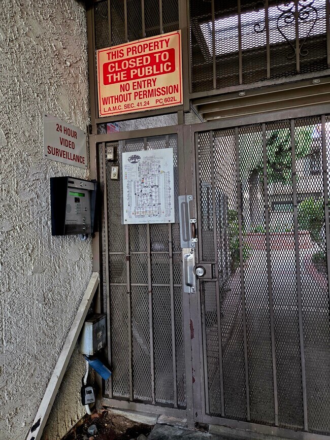 15511 Sherman Way unit 11, Van Nuys, CA 91406 - photo 5