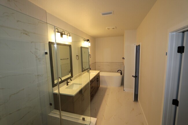 1634 Springwell Ln, Sarasota, FL 34240 - photo 4