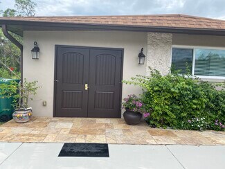 493 Castle Dr, Naples, FL 34119