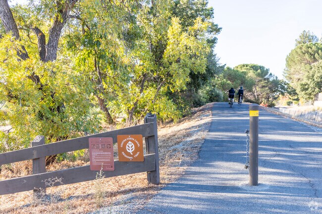 The Contra Costa Canal Regional Trail is the preferred commute for bicyclists in Vista Diablo.