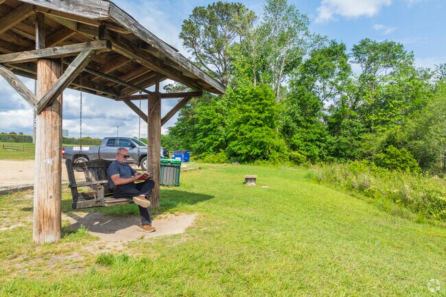 Diamond Lakes Park invites families to enjoy trails, games, and picnics under blue skies.