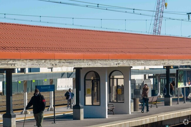 The Homewood Metra station also has Amtrak trains that use the station also.