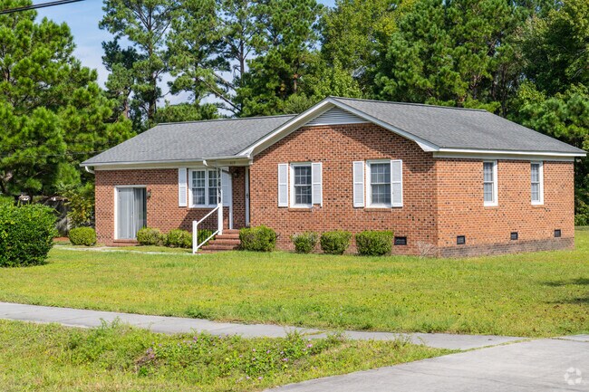 A majority of ranch style homes in  North Kerr are made of brick.