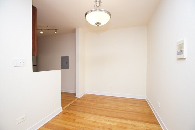 628 W Wrightwood Ave unit J01P, Chicago, IL 60614 - photo 6
