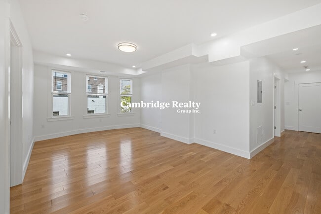 309 Columbia St unit 1, Cambridge, MA 02141 - photo 3