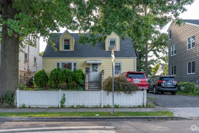 Cape Cod cottages under $1 million are also common in the Waterside neighborhood.