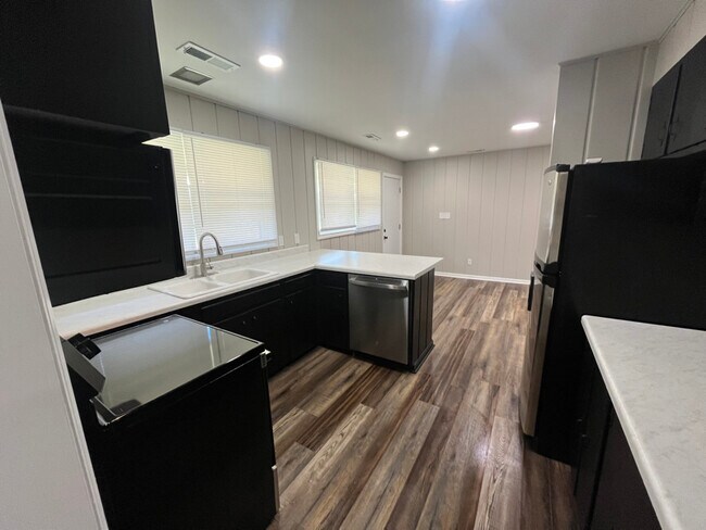 3313 E 17th Ave, Sheffield, AL 35660 - photo 5