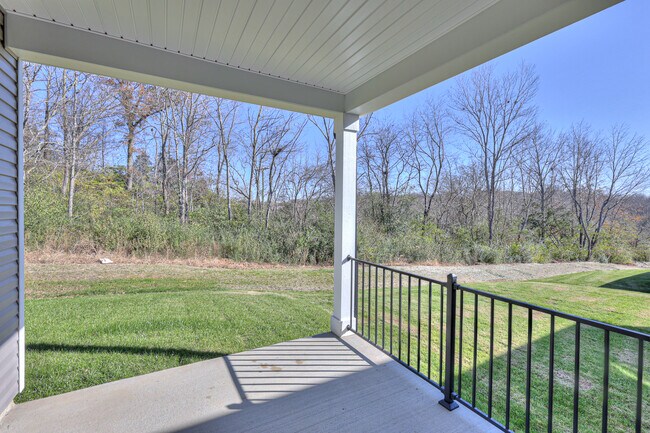 1247 Bluffton Cir, Clarksville, TN 37043 - photo 2