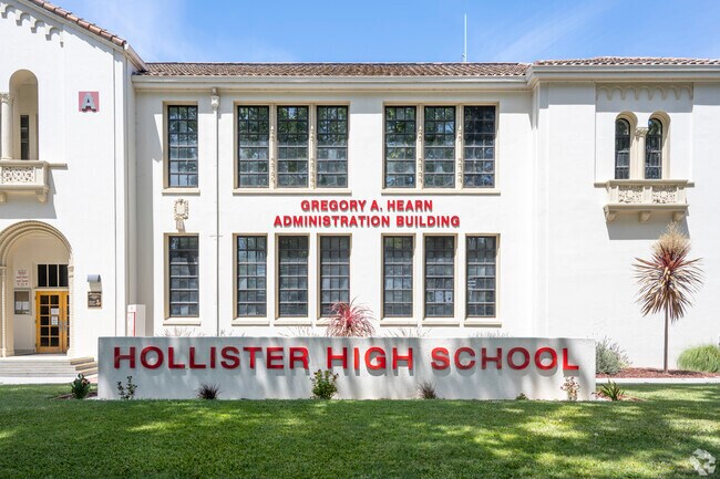Achieve more at Hollister High School with top-tier programs and dedicated teachers.