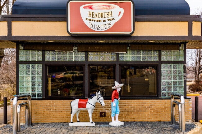 Headrush Roasters Restaurant is perfect for breakfast, lunch, or dinner in Gladstone, MO.
